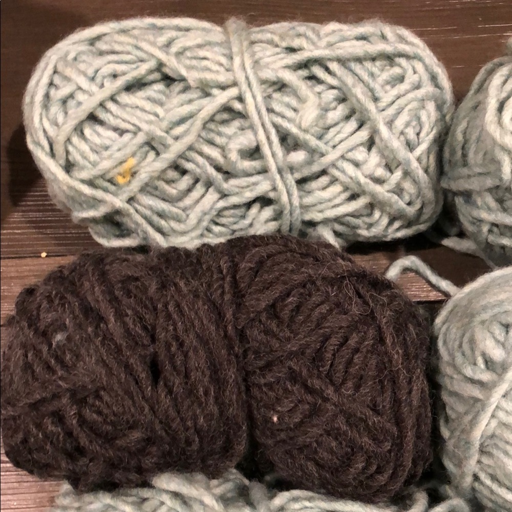 Bernard Roving Chunky Yarn 8 skeins - Picture 4 of 7